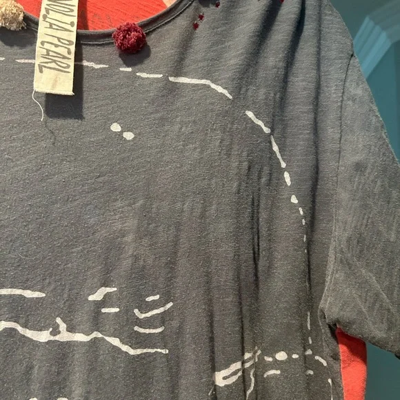 Magnolia Pearl Gray Graphic Tee - Picture 11 of 12